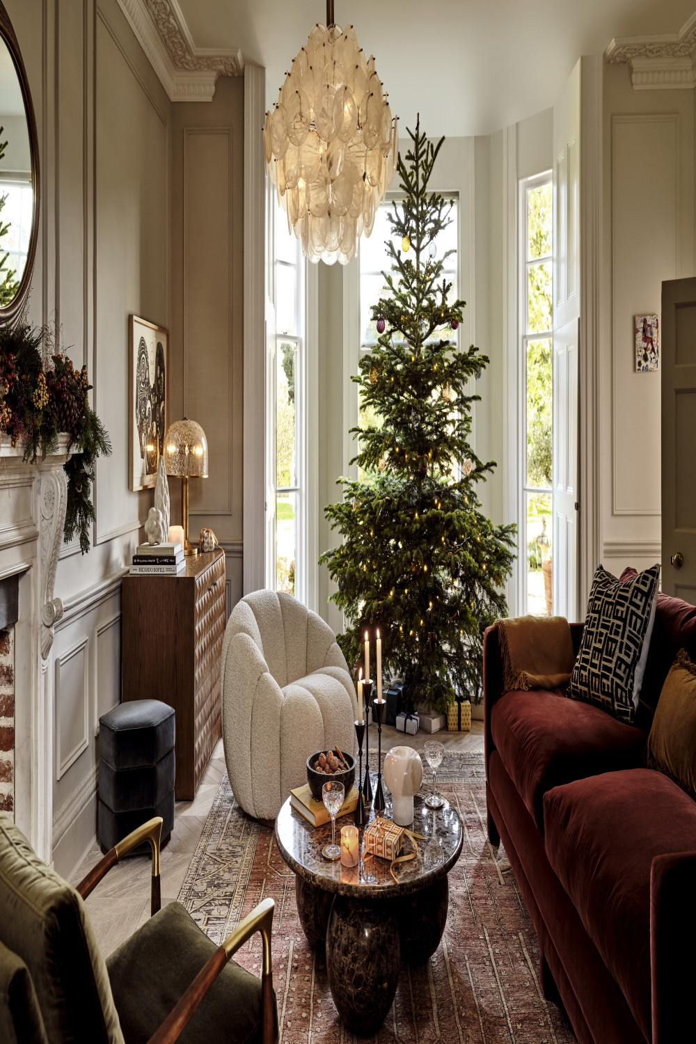 Christmas living room decor ideas:  ways to deck the halls