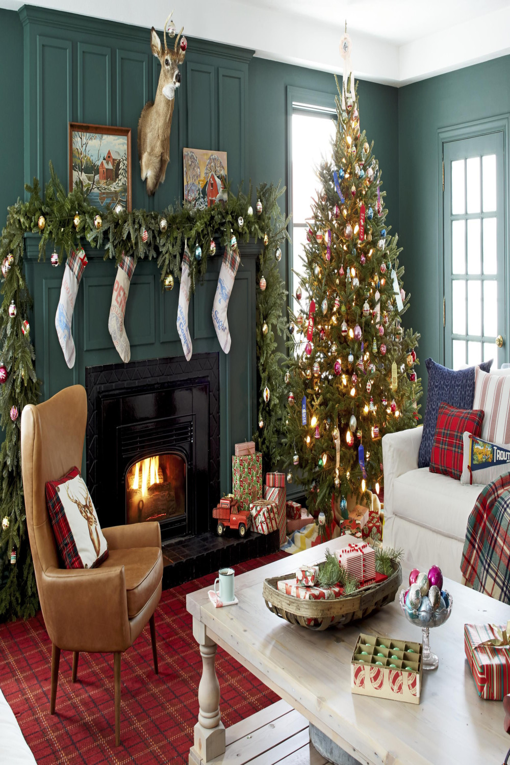 Christmas Living Room Decorating Ideas - How to Decorate a
