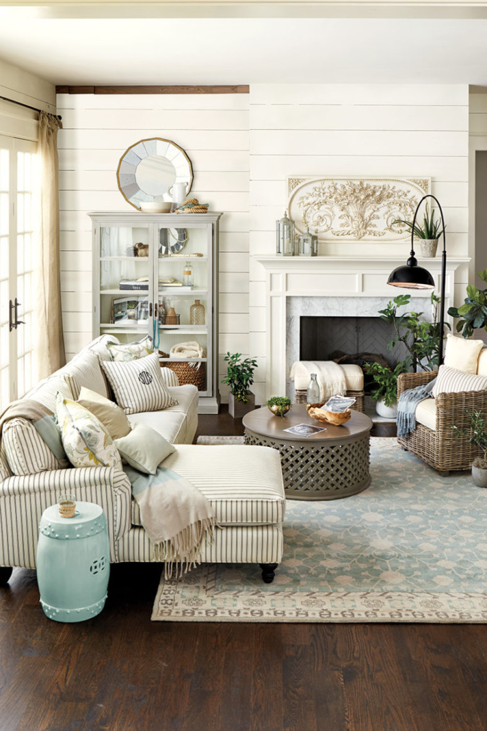 Comfy Farmhouse Living Room Designs To Steal - DigsDigs