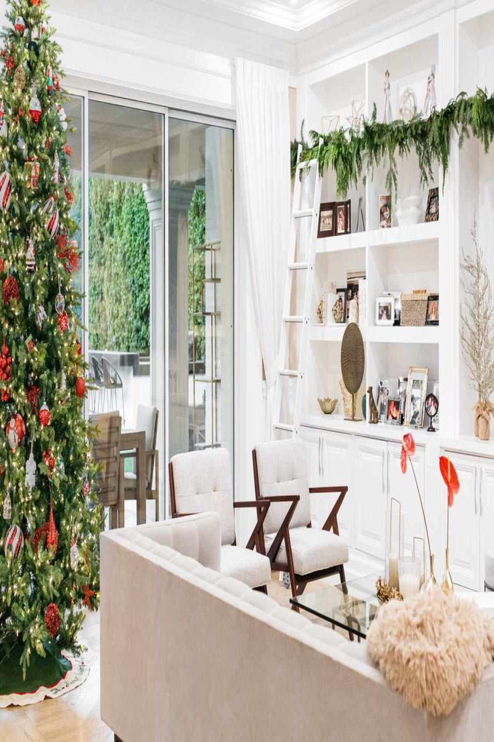 Festive and Cozy Christmas Living Room Decor Ideas