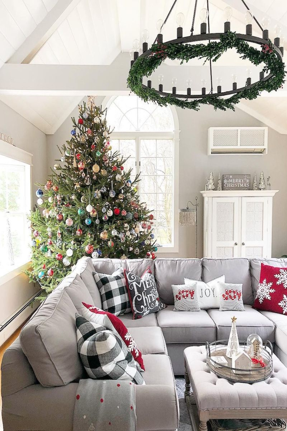 Festive Christmas Living Room Decor Ideas