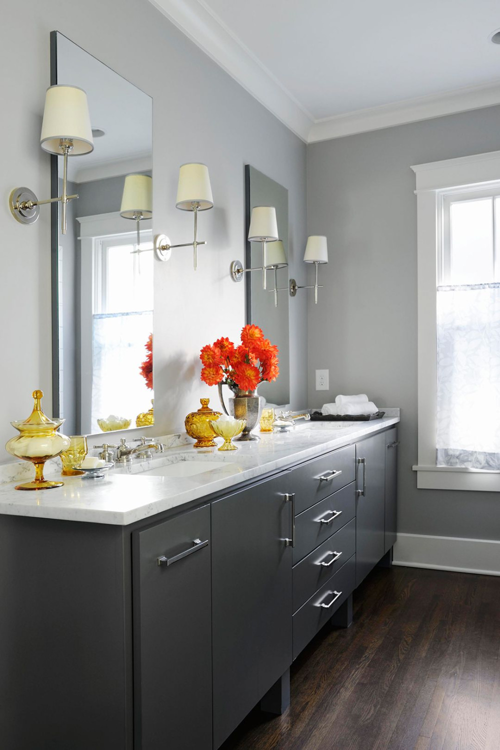 Popular Bathroom Paint Colors Our Editors Swear By