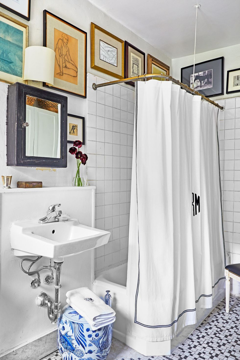 Bathroom Decorating Ideas on a Budget - Chic and Affordable