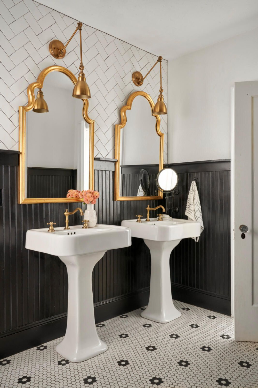 Bathroom Mirror Ideas to Reflect Your Style