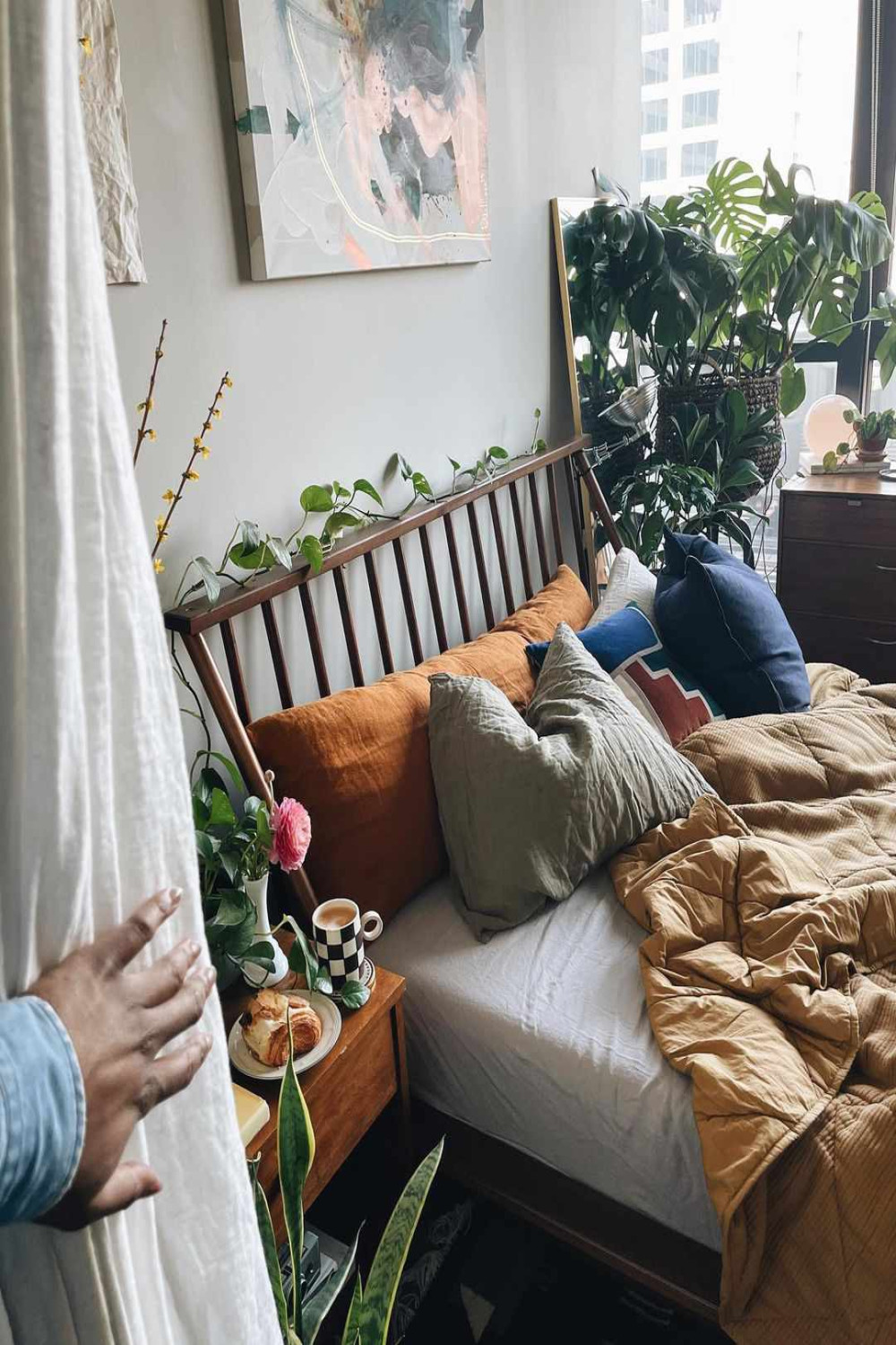 Bedrooms with Plants That Have Jungle Vibes