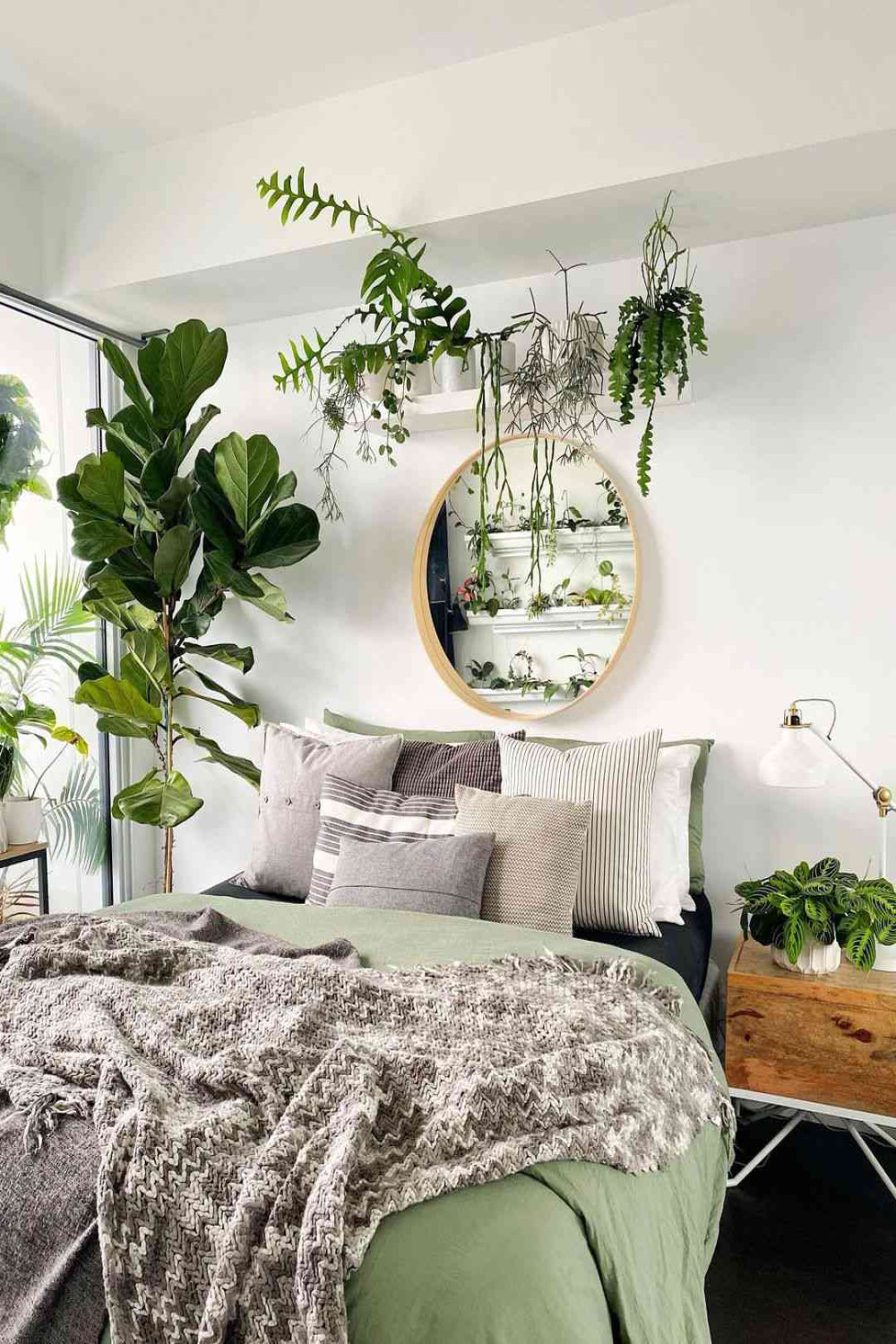 Bedrooms with Plants That Have Jungle Vibes