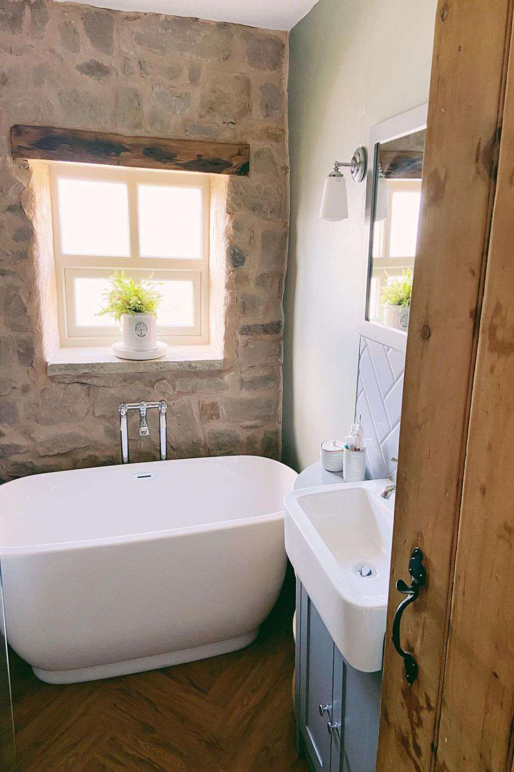 Cabin Bathroom Ideas That Are Rustic-Chic