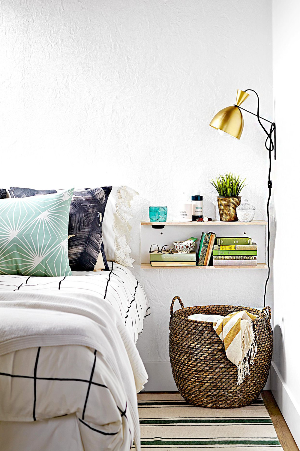 Clever Ideas for Dealing with Bedroom Clutter