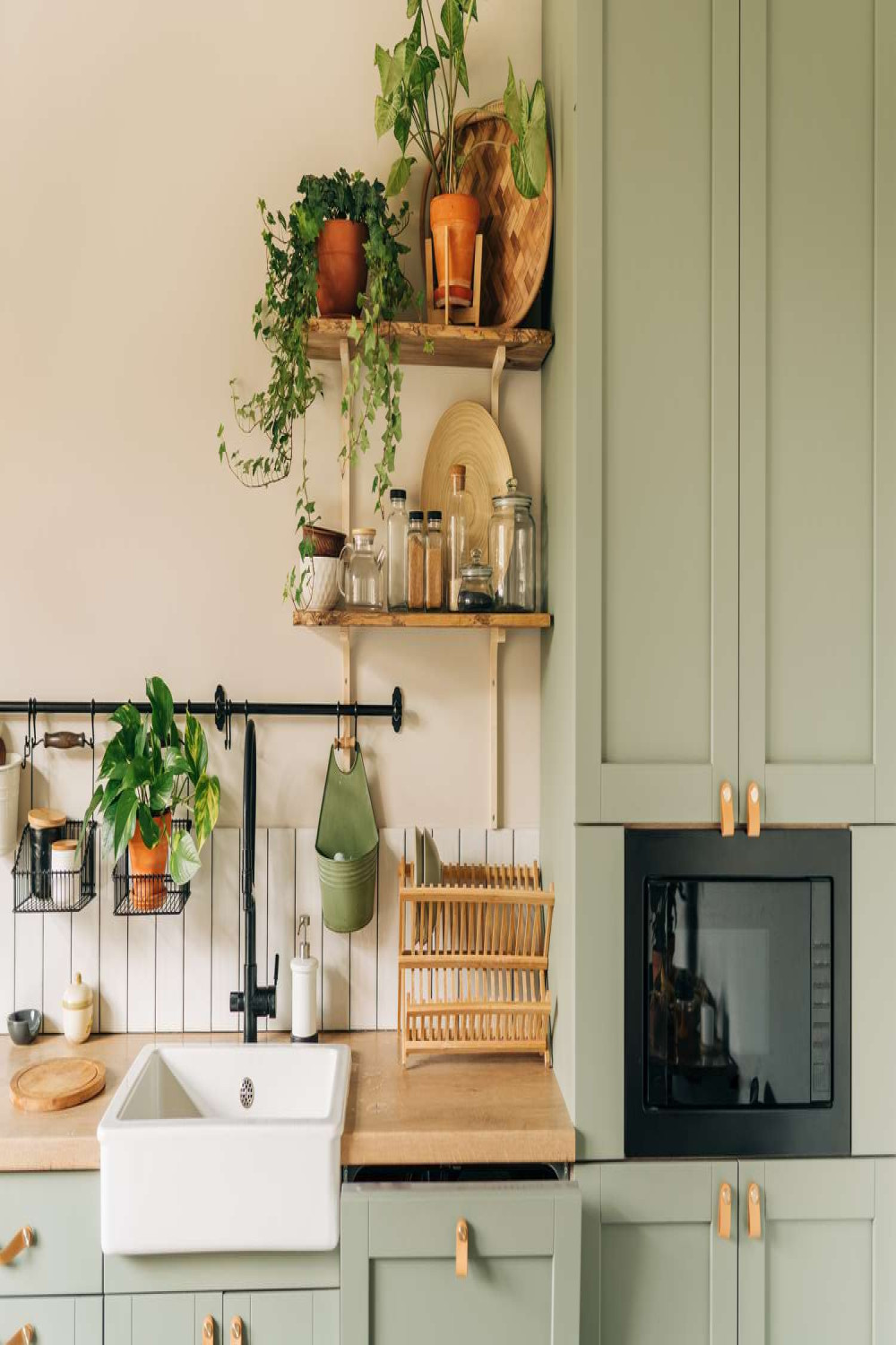 English Country Kitchens Are Trending—Here