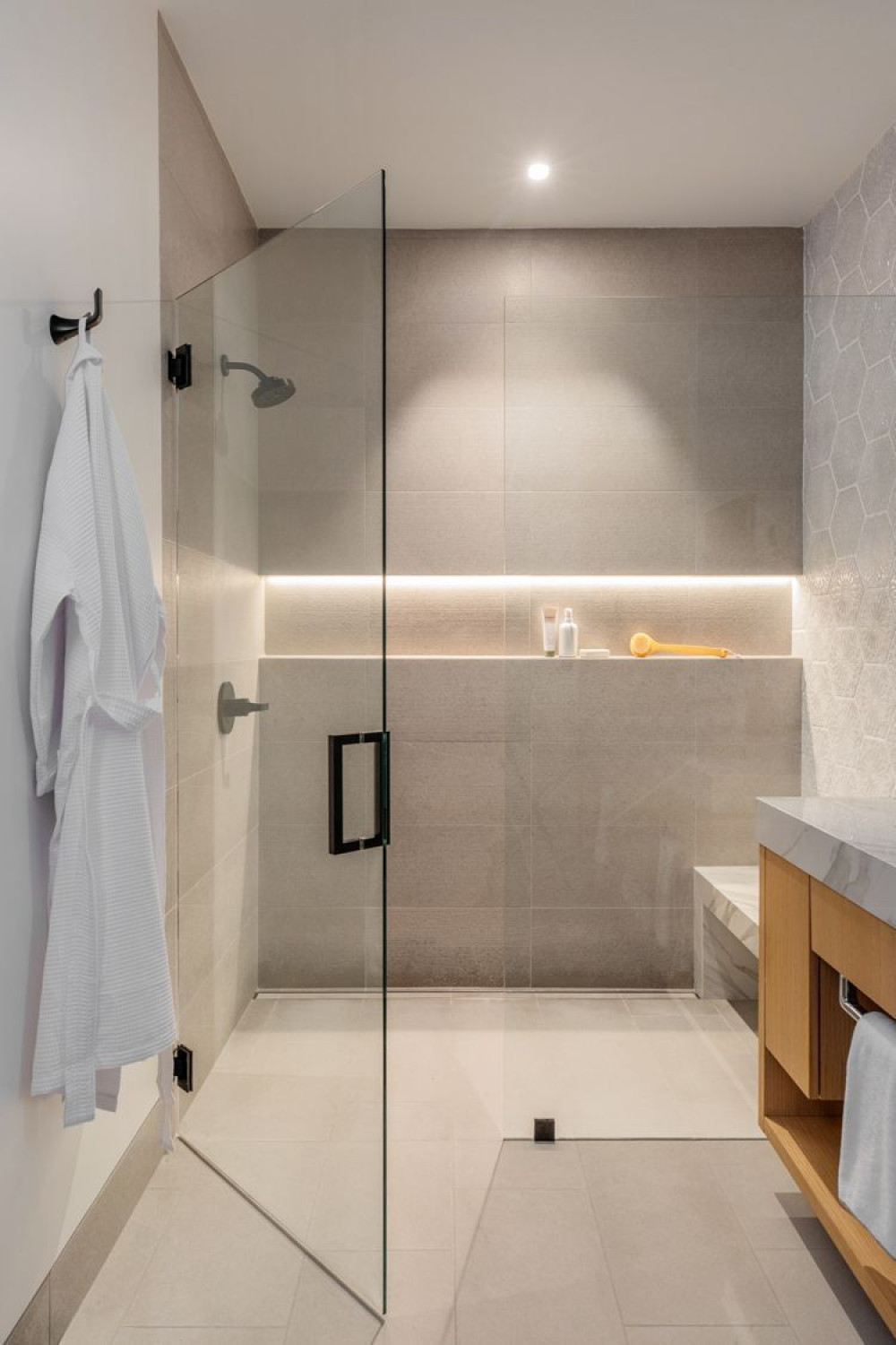 Minimalist Bathroom Ideas to Simplify Your Life