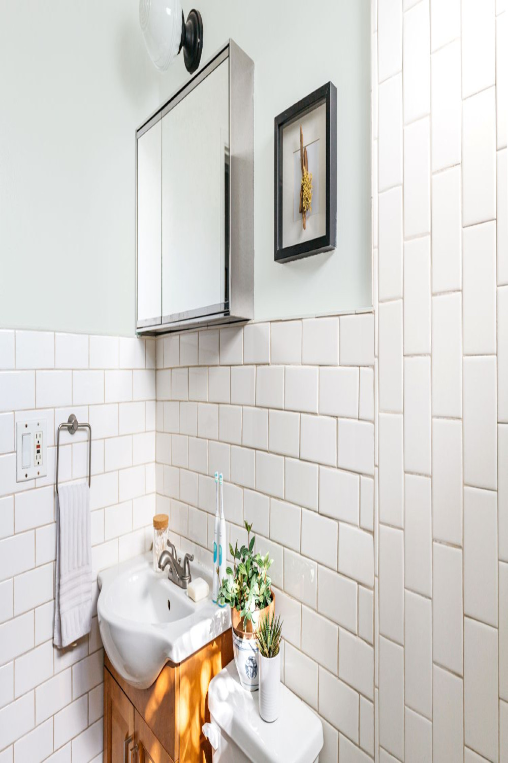 Paint Color Ideas for a Small Bathroom