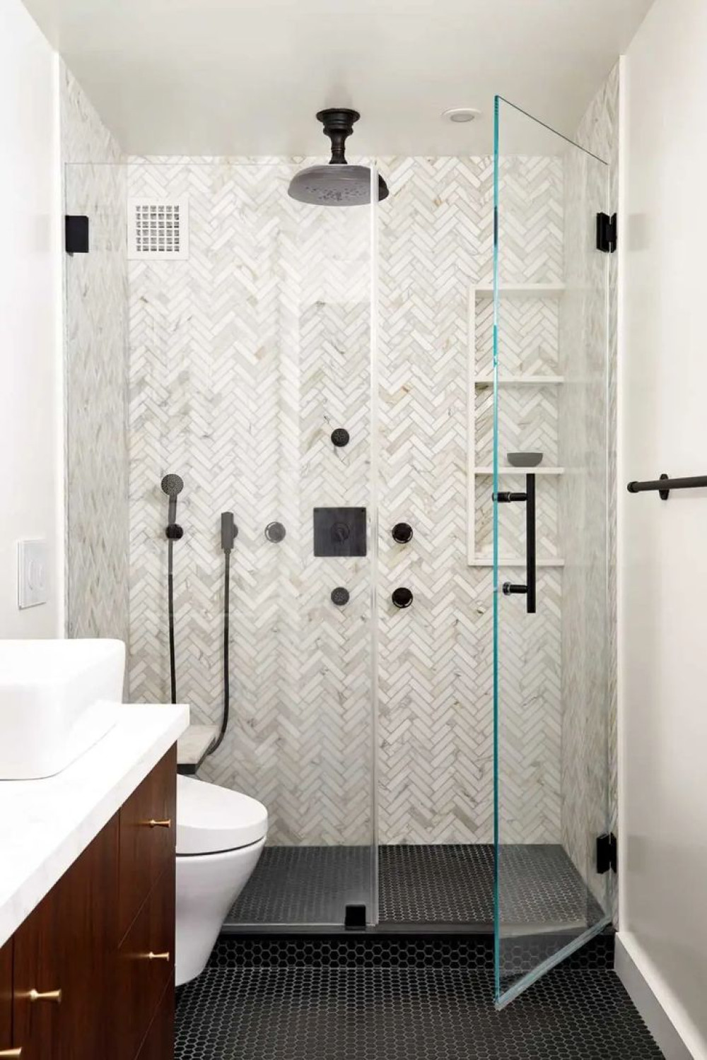 Small Bathroom Ideas with a Shower [PHOTOS]  Small bathroom
