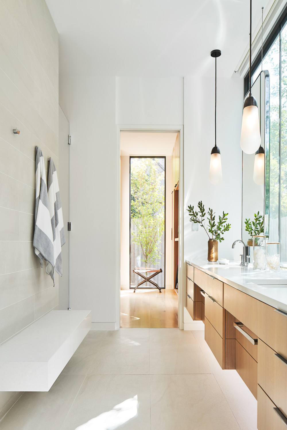 Small bathroom lighting ideas:  ways to light a small bathroom