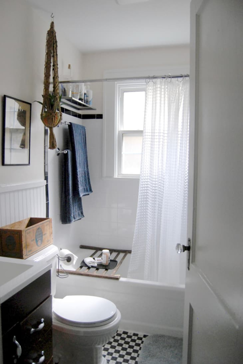 Towel Storage Ideas for Small Bathrooms (With Photos