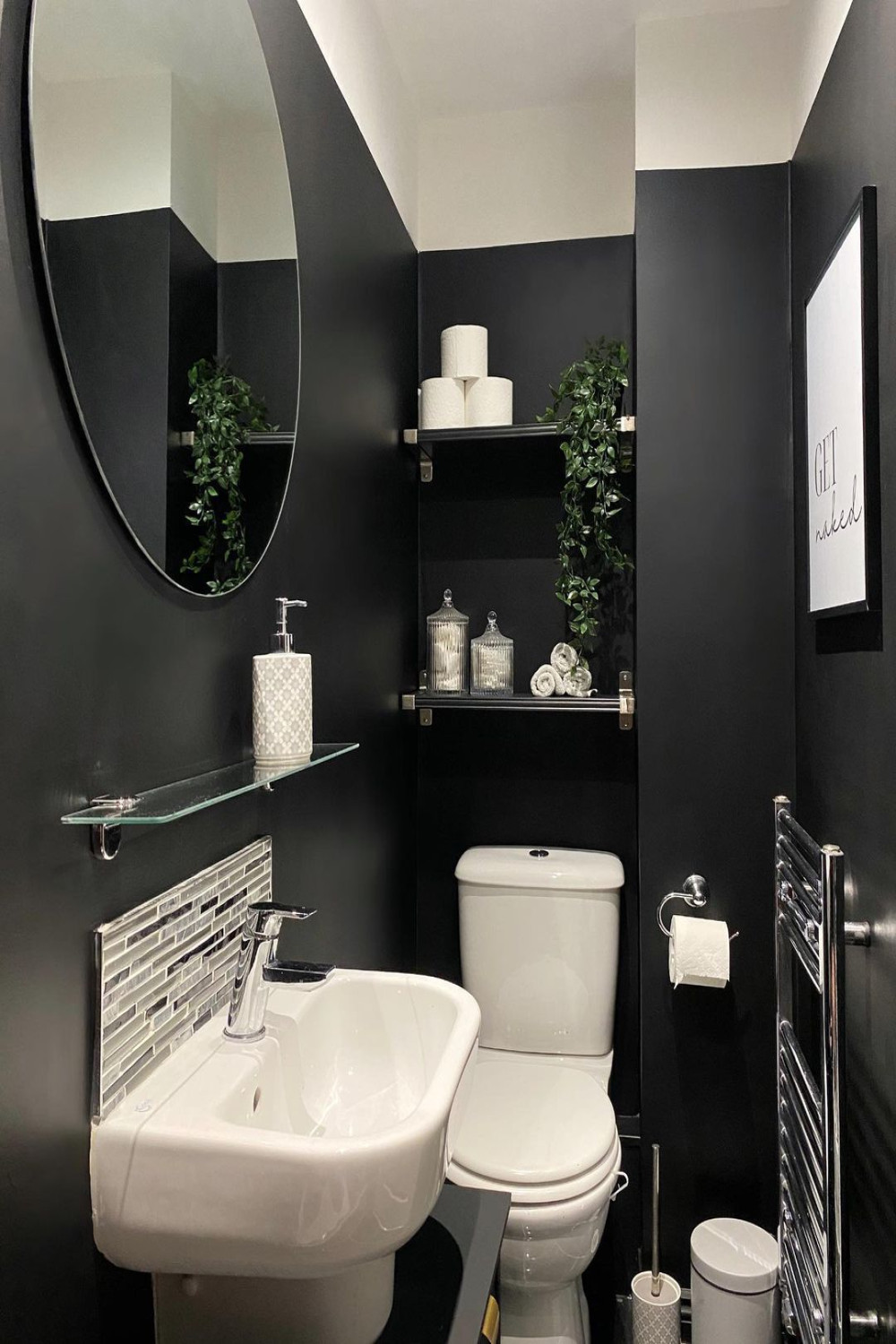 Ways to Decorate With Black in the Bathroom